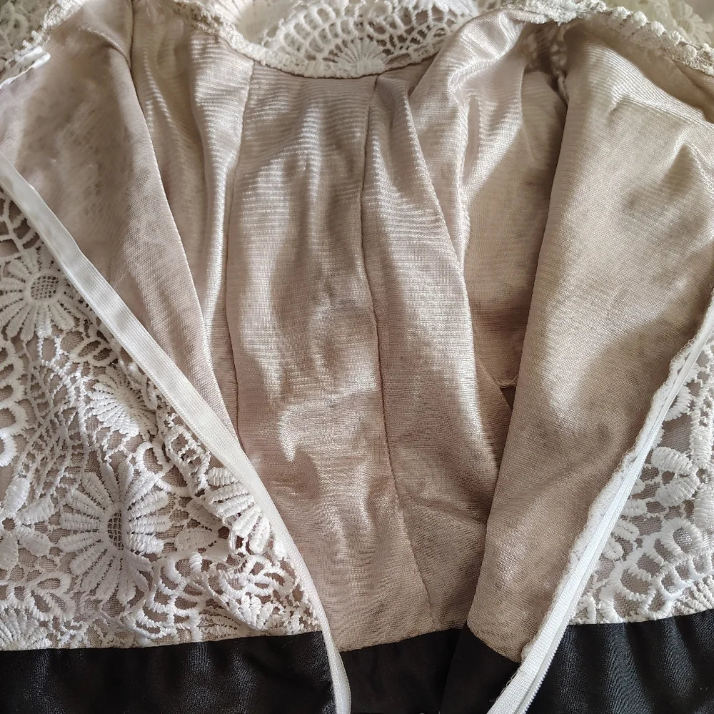 Lady Sharpely Maxi Dress, Vintage,White Lace Beige Lining, ZipUp, Short Sleeve,2 - Picture 14 of 14